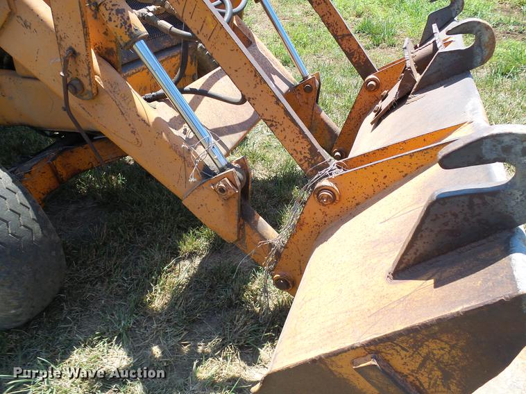 image for item DD8641 1977 Case 580C backhoe