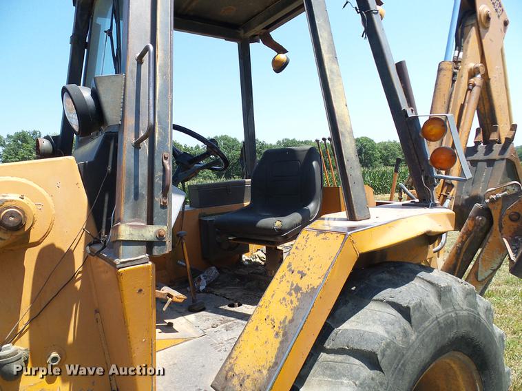 image for item DD8641 1977 Case 580C backhoe