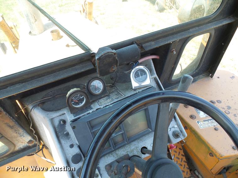 image for item DD8641 1977 Case 580C backhoe