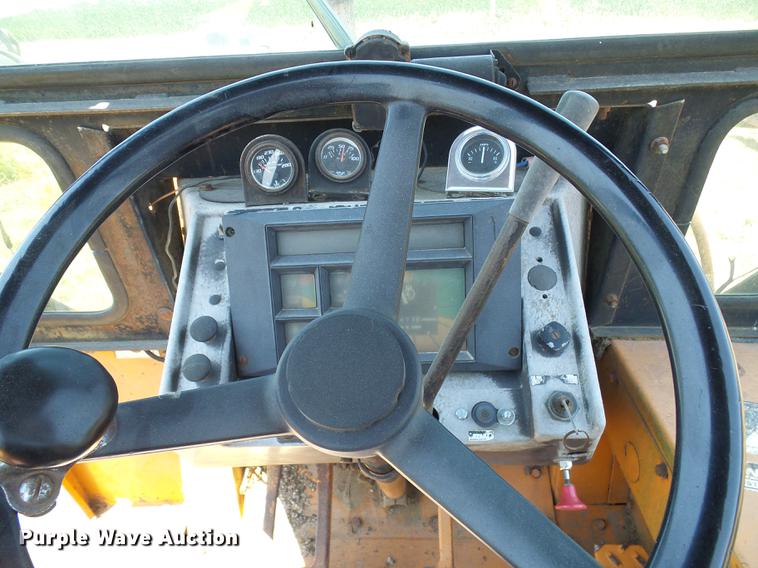 image for item DD8641 1977 Case 580C backhoe