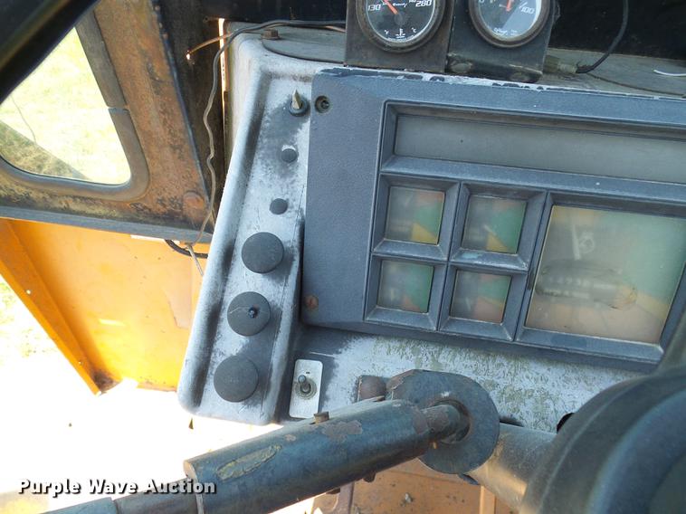 image for item DD8641 1977 Case 580C backhoe