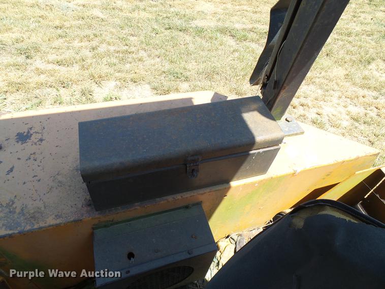 image for item DD8641 1977 Case 580C backhoe