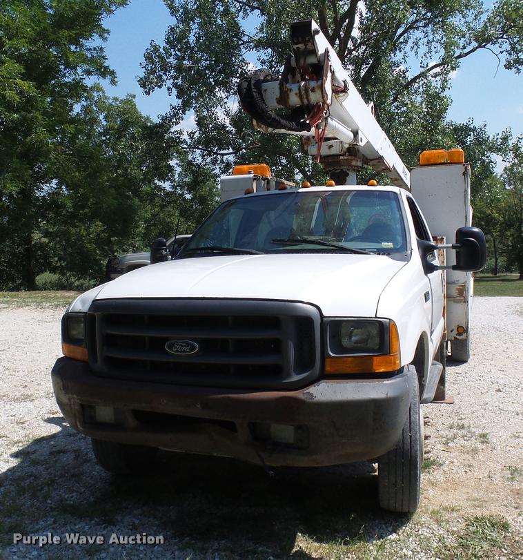image for item DD8644 1999 Ford F550 Super Duty bucket truck