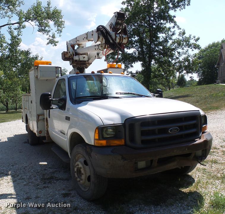 image for item DD8644 1999 Ford F550 Super Duty bucket truck