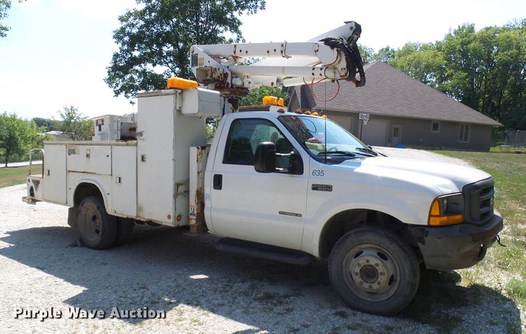 image for item DD8644 1999 Ford F550 Super Duty bucket truck