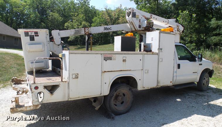 image for item DD8644 1999 Ford F550 Super Duty bucket truck