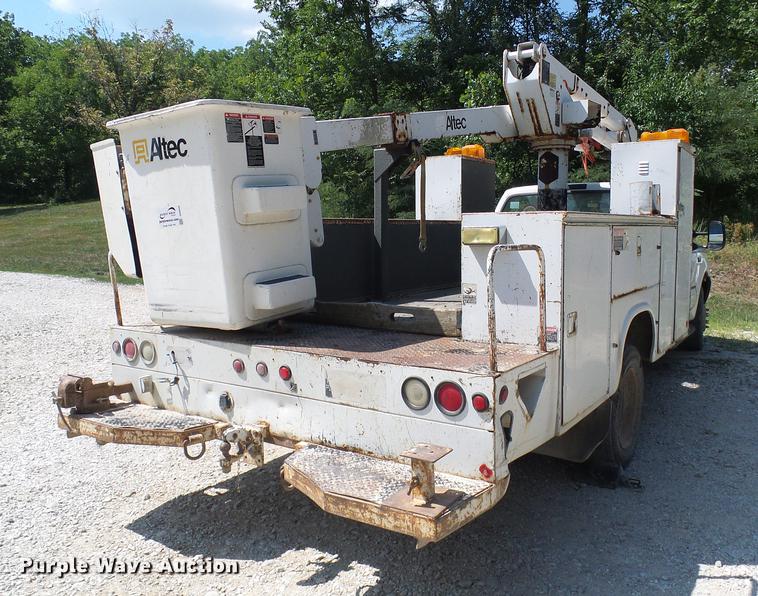image for item DD8644 1999 Ford F550 Super Duty bucket truck