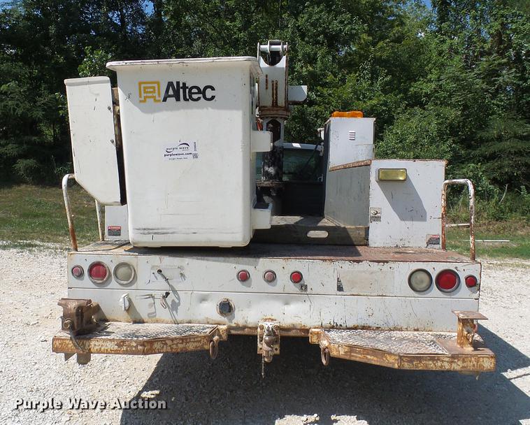 image for item DD8644 1999 Ford F550 Super Duty bucket truck