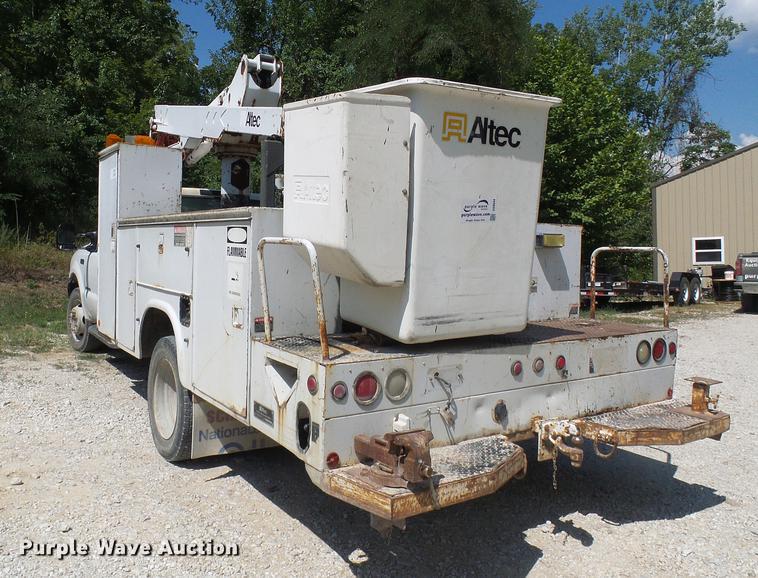 image for item DD8644 1999 Ford F550 Super Duty bucket truck