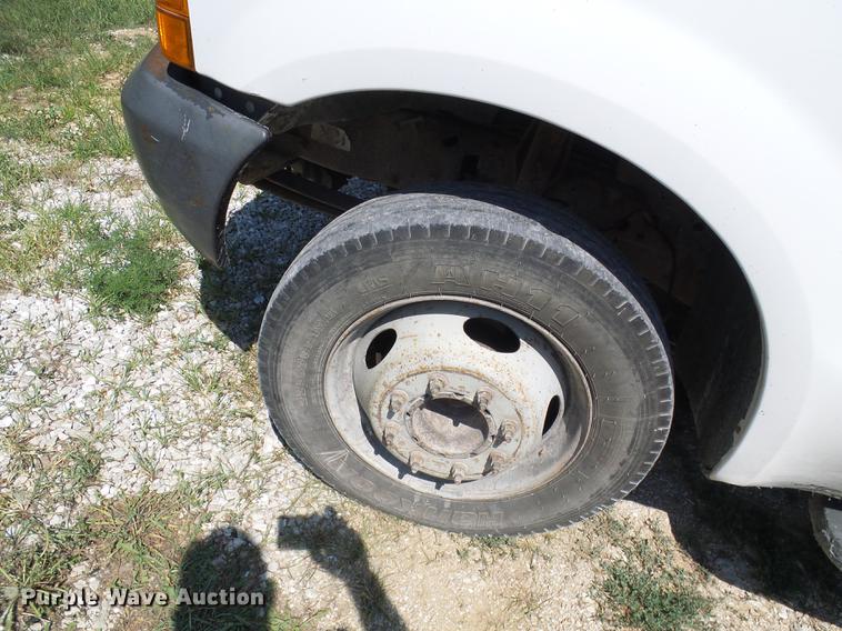 image for item DD8644 1999 Ford F550 Super Duty bucket truck