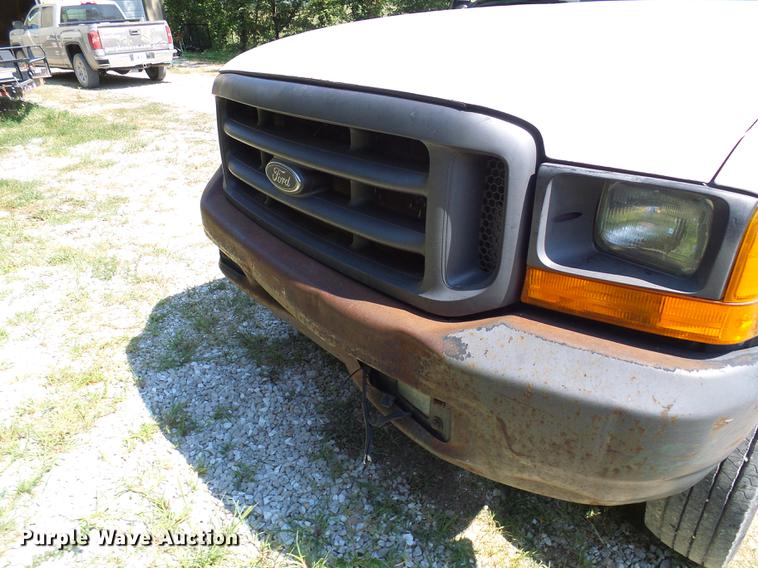 image for item DD8644 1999 Ford F550 Super Duty bucket truck