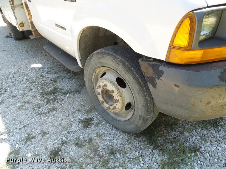 image for item DD8644 1999 Ford F550 Super Duty bucket truck