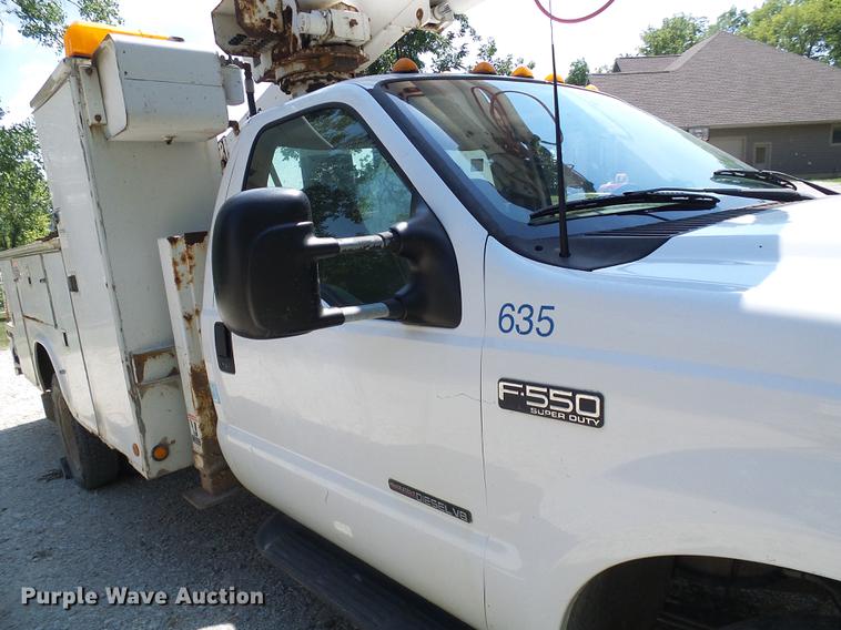 image for item DD8644 1999 Ford F550 Super Duty bucket truck