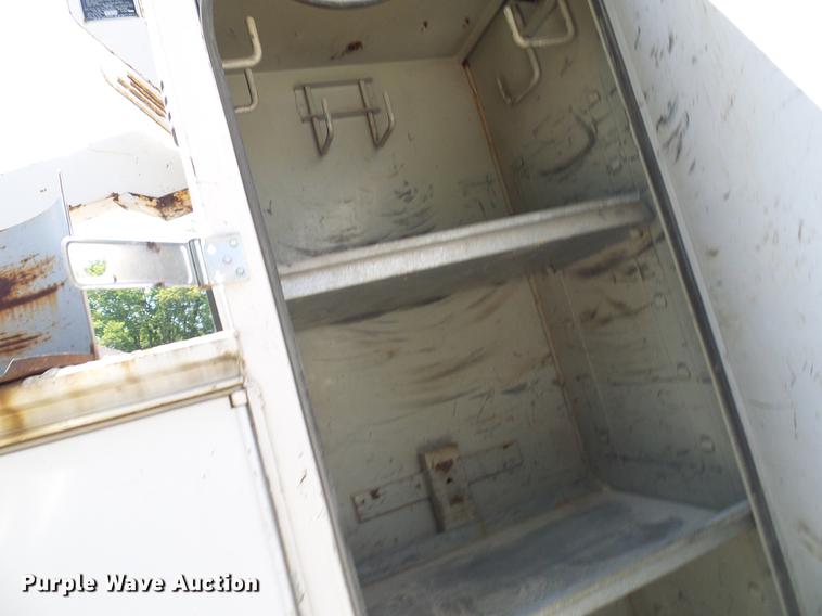 image for item DD8644 1999 Ford F550 Super Duty bucket truck