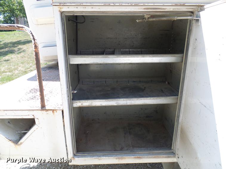 image for item DD8644 1999 Ford F550 Super Duty bucket truck