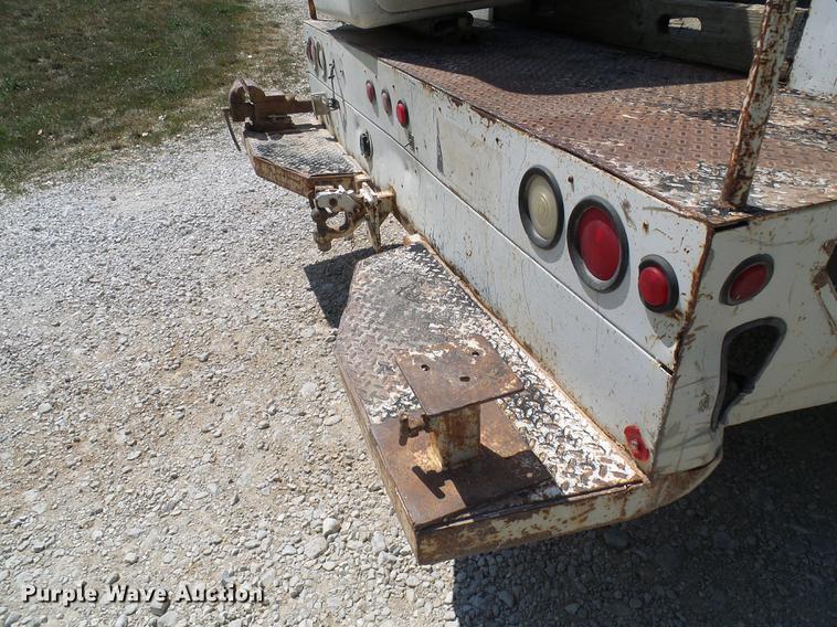 image for item DD8644 1999 Ford F550 Super Duty bucket truck