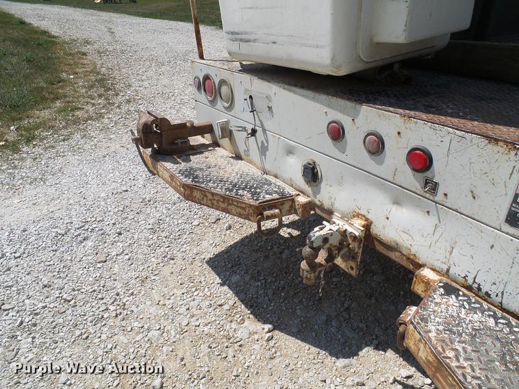 image for item DD8644 1999 Ford F550 Super Duty bucket truck