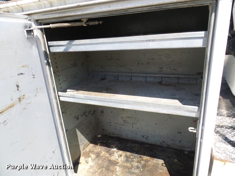 image for item DD8644 1999 Ford F550 Super Duty bucket truck