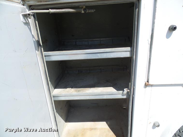 image for item DD8644 1999 Ford F550 Super Duty bucket truck