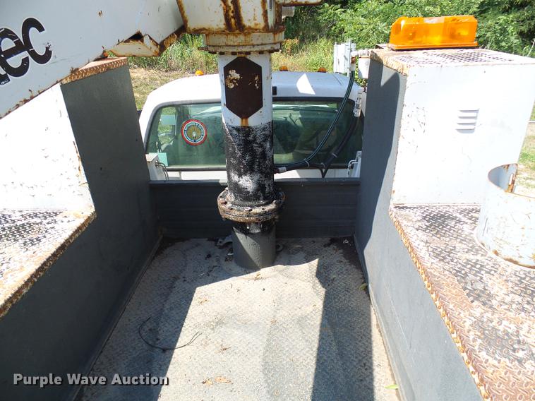 image for item DD8644 1999 Ford F550 Super Duty bucket truck