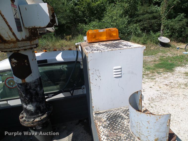 image for item DD8644 1999 Ford F550 Super Duty bucket truck