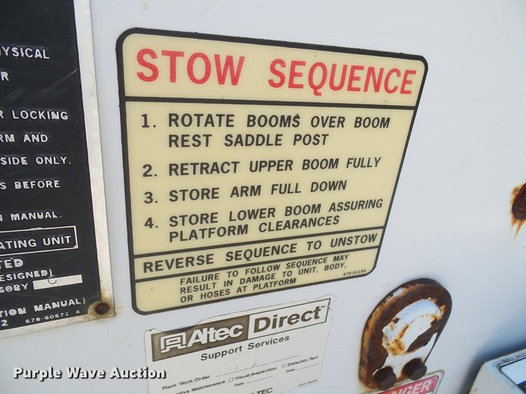 image for item DD8644 1999 Ford F550 Super Duty bucket truck