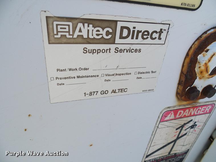 image for item DD8644 1999 Ford F550 Super Duty bucket truck