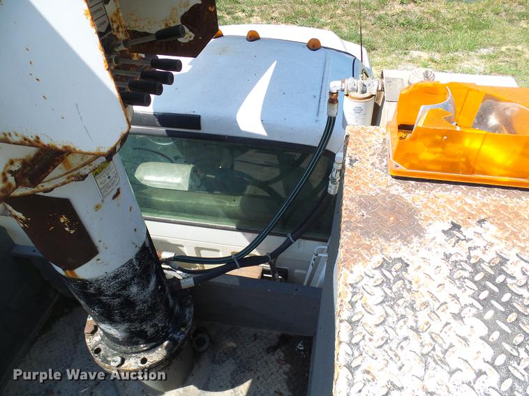 image for item DD8644 1999 Ford F550 Super Duty bucket truck