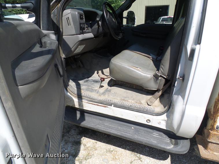 image for item DD8644 1999 Ford F550 Super Duty bucket truck