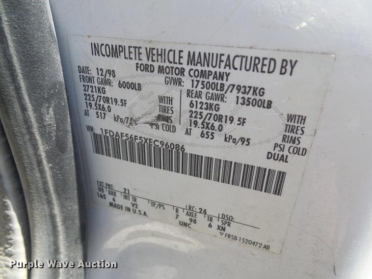 image for item DD8644 1999 Ford F550 Super Duty bucket truck