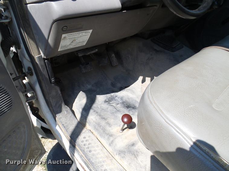 image for item DD8644 1999 Ford F550 Super Duty bucket truck