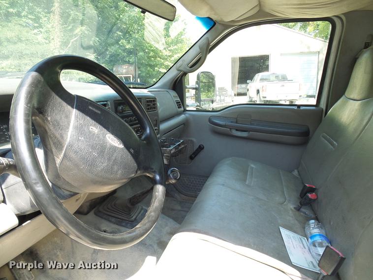 image for item DD8644 1999 Ford F550 Super Duty bucket truck