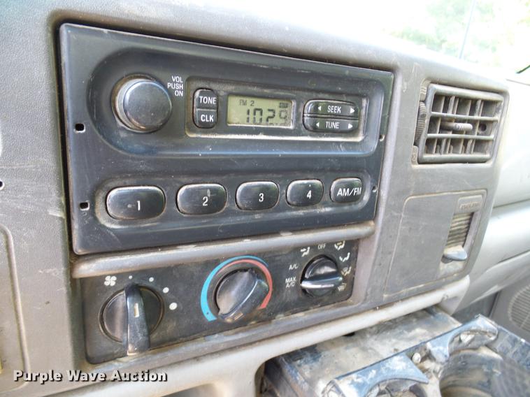 image for item DD8644 1999 Ford F550 Super Duty bucket truck