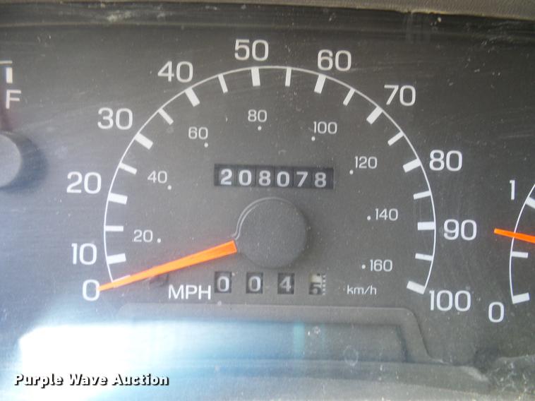 image for item DD8644 1999 Ford F550 Super Duty bucket truck