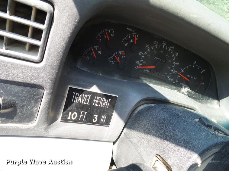 image for item DD8644 1999 Ford F550 Super Duty bucket truck