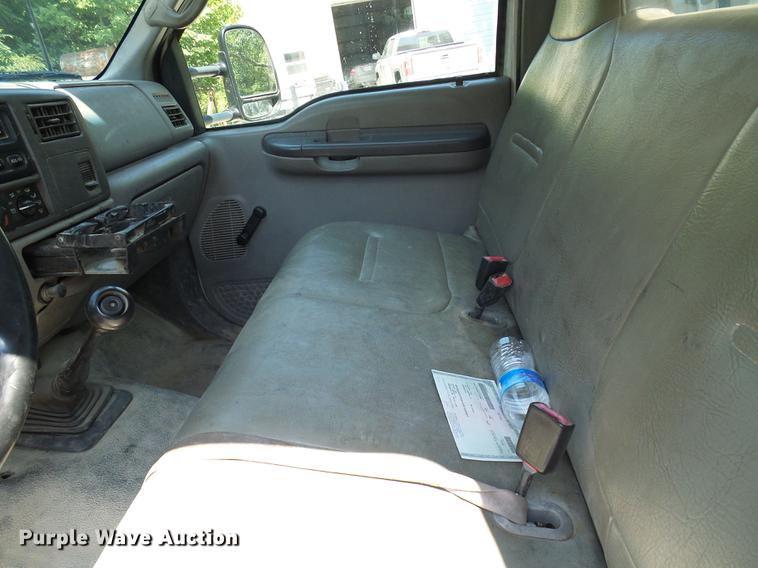 image for item DD8644 1999 Ford F550 Super Duty bucket truck