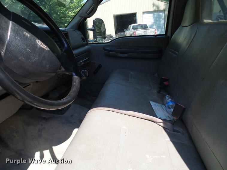 image for item DD8644 1999 Ford F550 Super Duty bucket truck