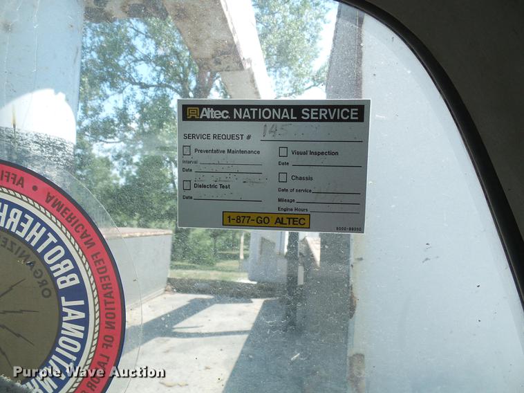 image for item DD8644 1999 Ford F550 Super Duty bucket truck