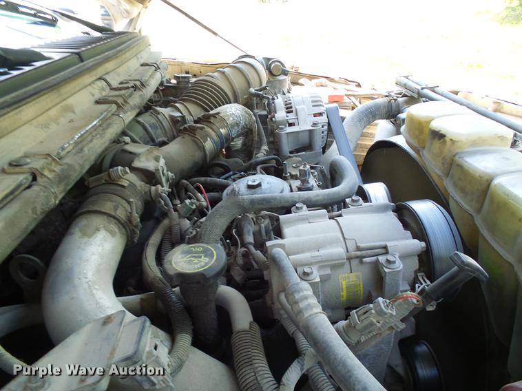 image for item DD8644 1999 Ford F550 Super Duty bucket truck