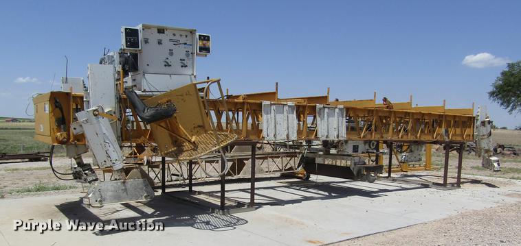 image for item DD8880 2001 Gomaco SL-450 slope finisher