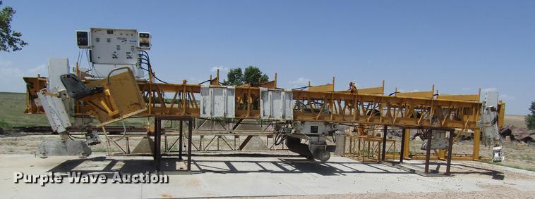 image for item DD8880 2001 Gomaco SL-450 slope finisher