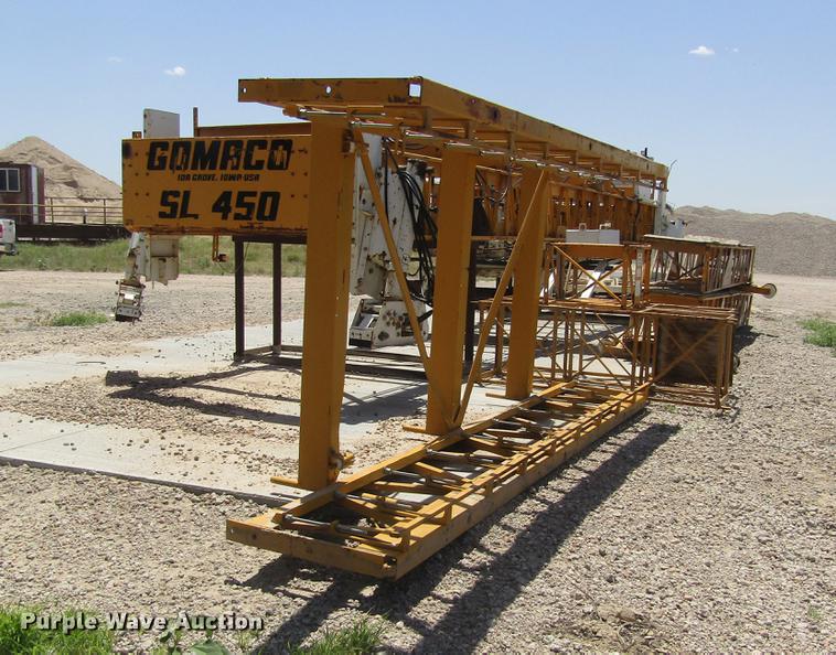 image for item DD8880 2001 Gomaco SL-450 slope finisher