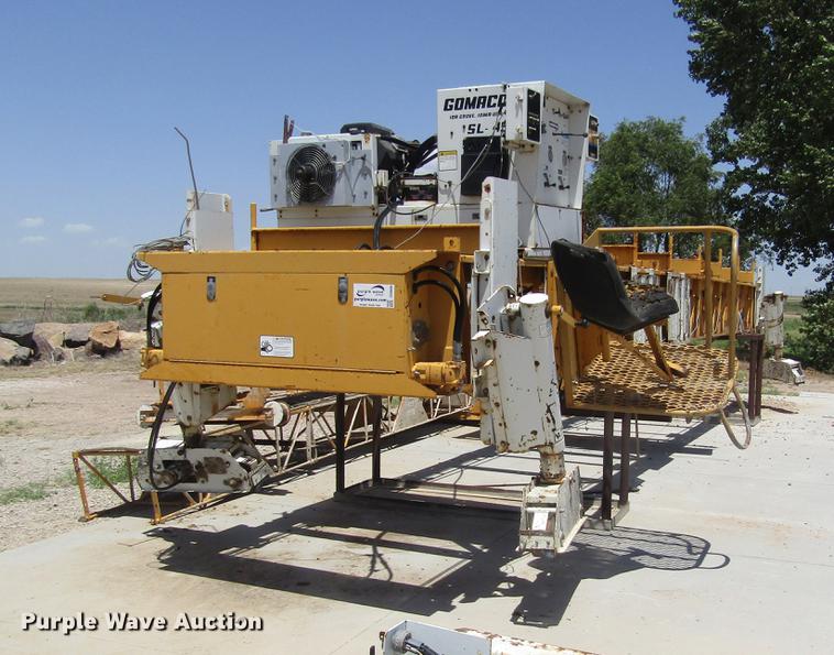 image for item DD8880 2001 Gomaco SL-450 slope finisher