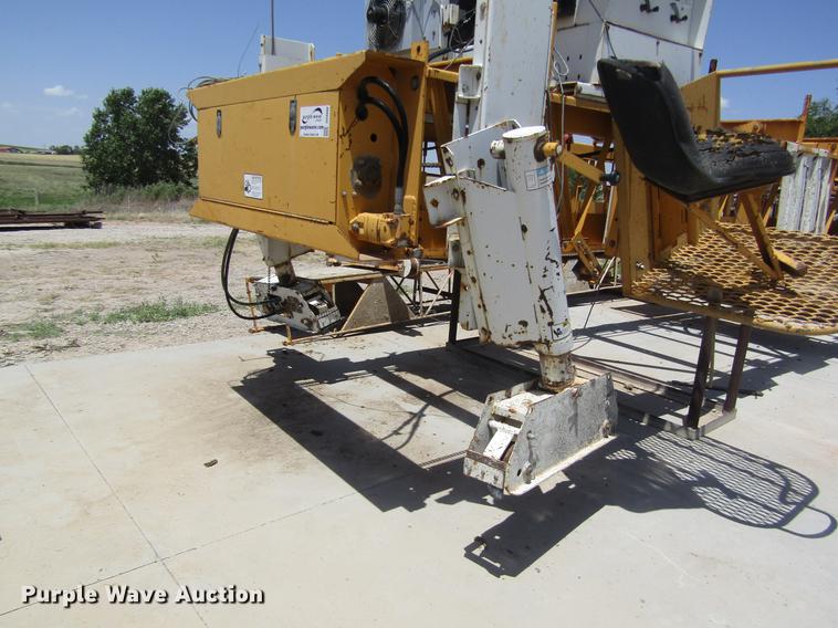 image for item DD8880 2001 Gomaco SL-450 slope finisher