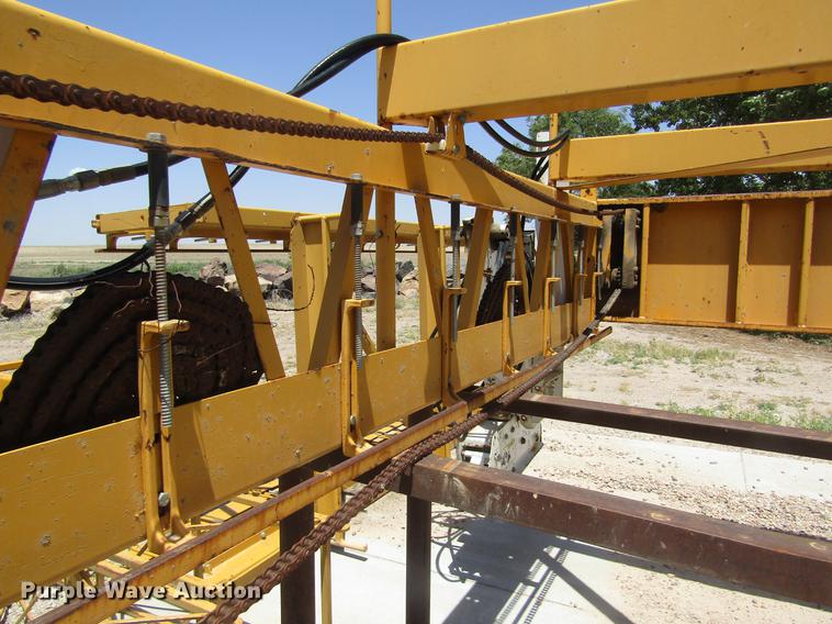 image for item DD8880 2001 Gomaco SL-450 slope finisher