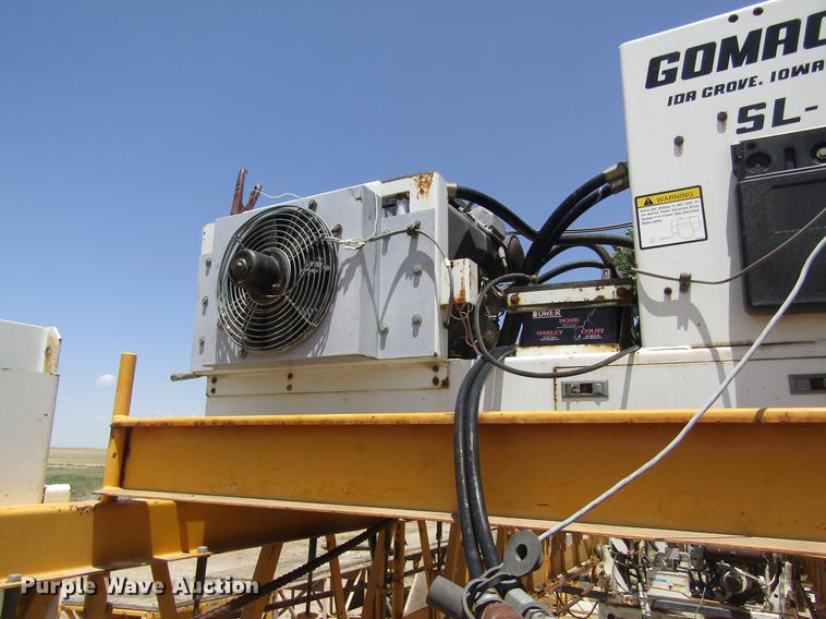 image for item DD8880 2001 Gomaco SL-450 slope finisher