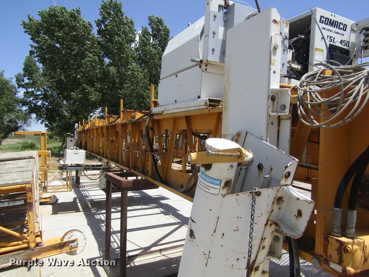 image for item DD8880 2001 Gomaco SL-450 slope finisher