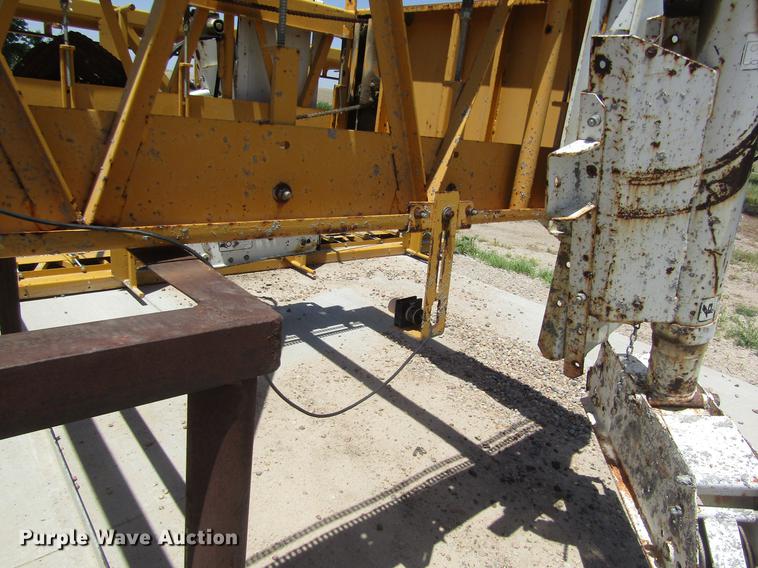 image for item DD8880 2001 Gomaco SL-450 slope finisher