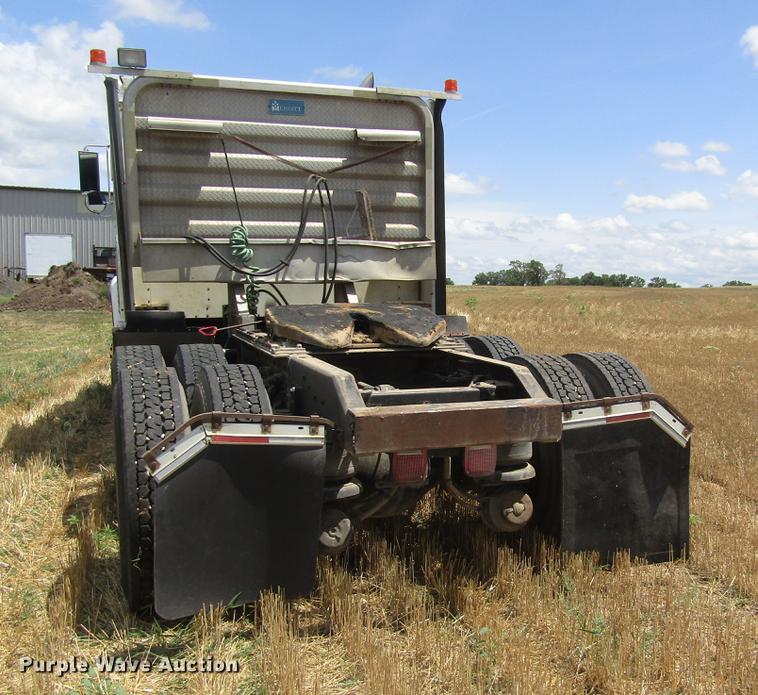 image for item DD8890 1995 Kenworth T800 semi truck