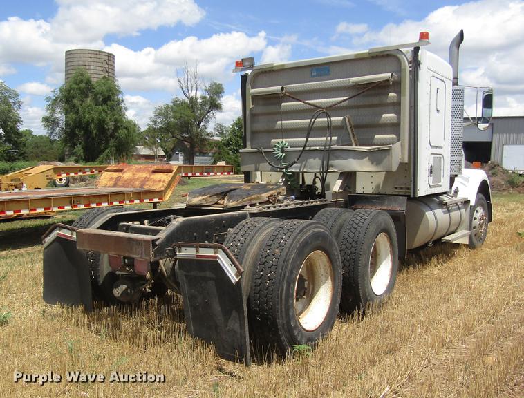 image for item DD8890 1995 Kenworth T800 semi truck